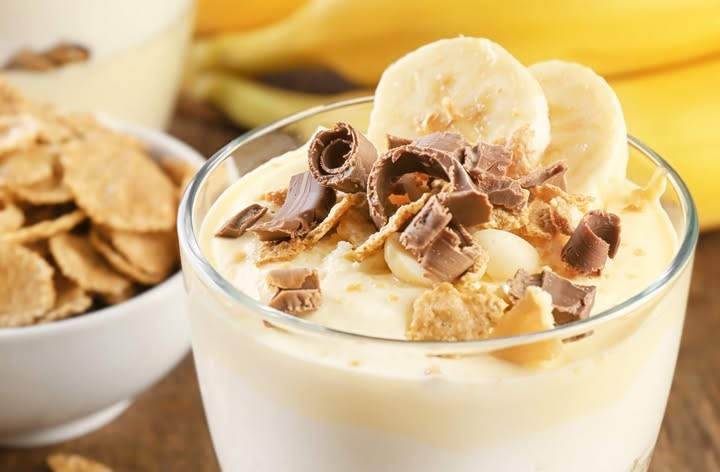 Baked banana custard pots